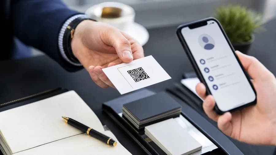 QR-код на визитку — vCard контакт в один клик